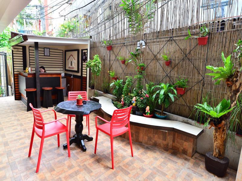Хостел Travellers Pad Boracay Balabag  Экстерьер фото