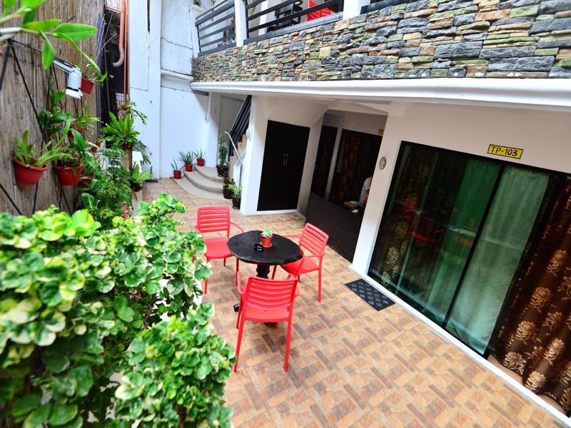Хостел Travellers Pad Boracay Balabag  Экстерьер фото